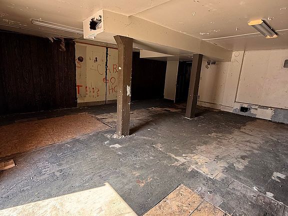 2nd image of 10 E Gruenwald Ave