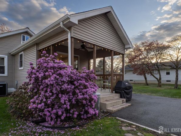 82 Hauser Ave, Hamilton, NJ 08620