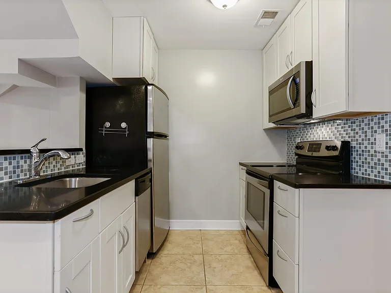 Gourmet kitchen