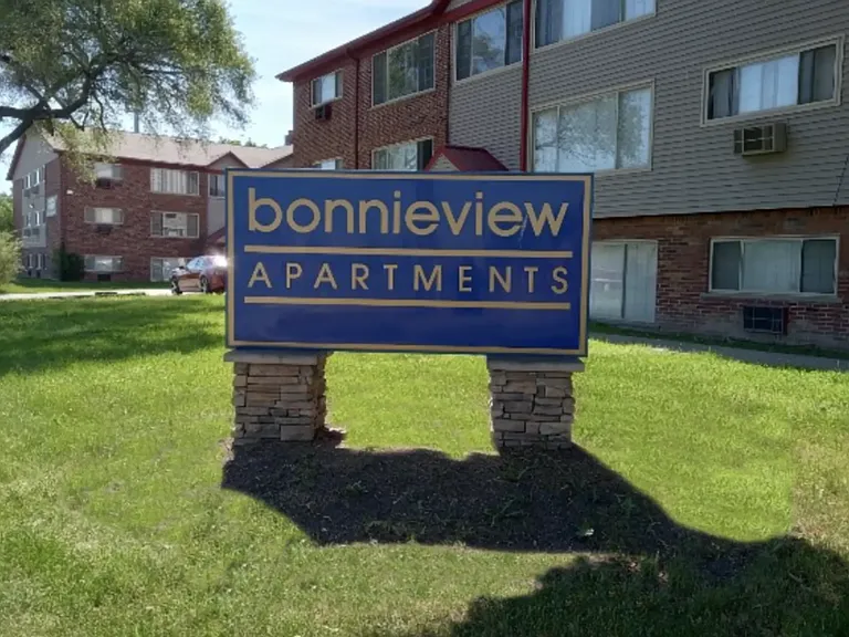 Bonnieview Apartments — Photo 1
