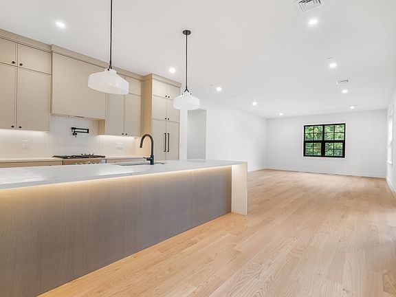 5th image of 33 Pearl St #4