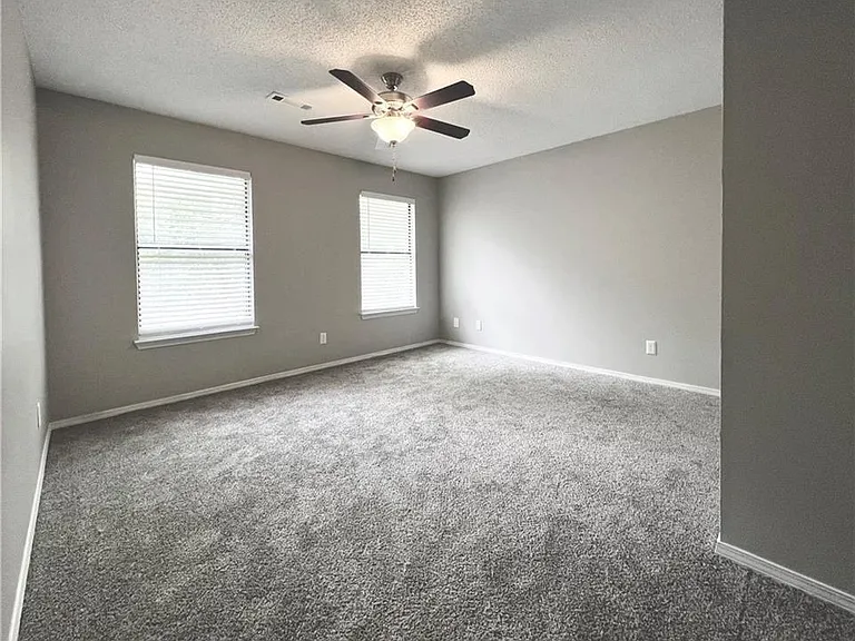 3250 N Kings Cross — Photo 8