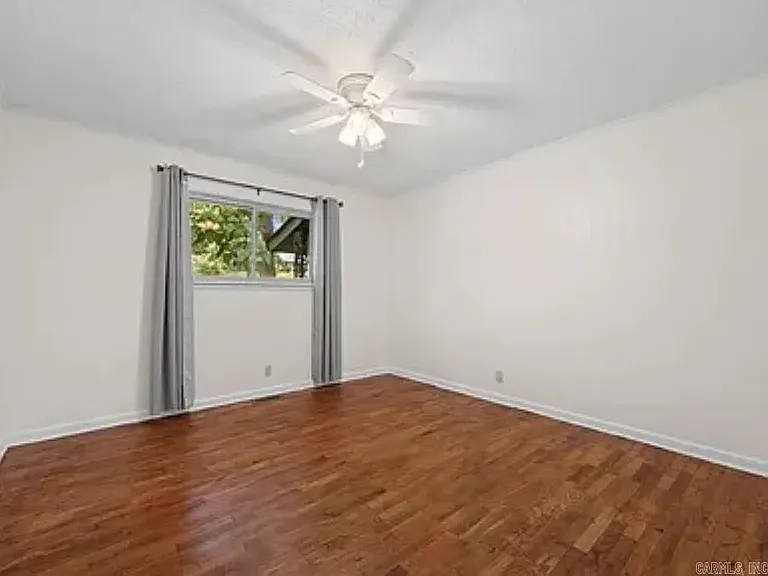 104 Oakcrest St — Photo 9