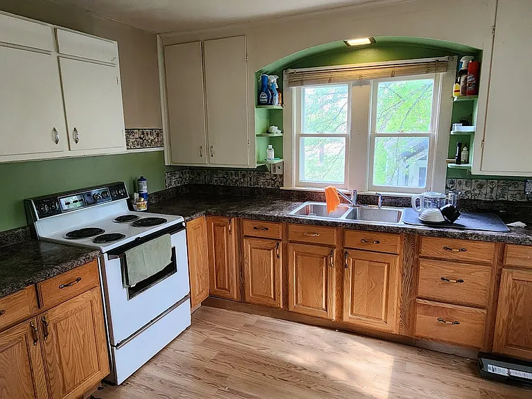 312 W McLeod Ave — Photo 2