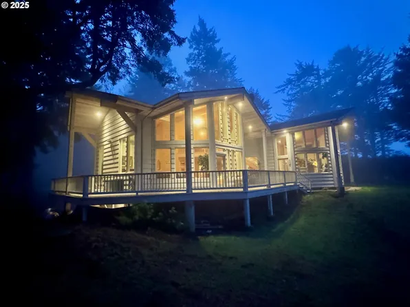 31640 Spruce Dr, Gold Beach, OR 97444