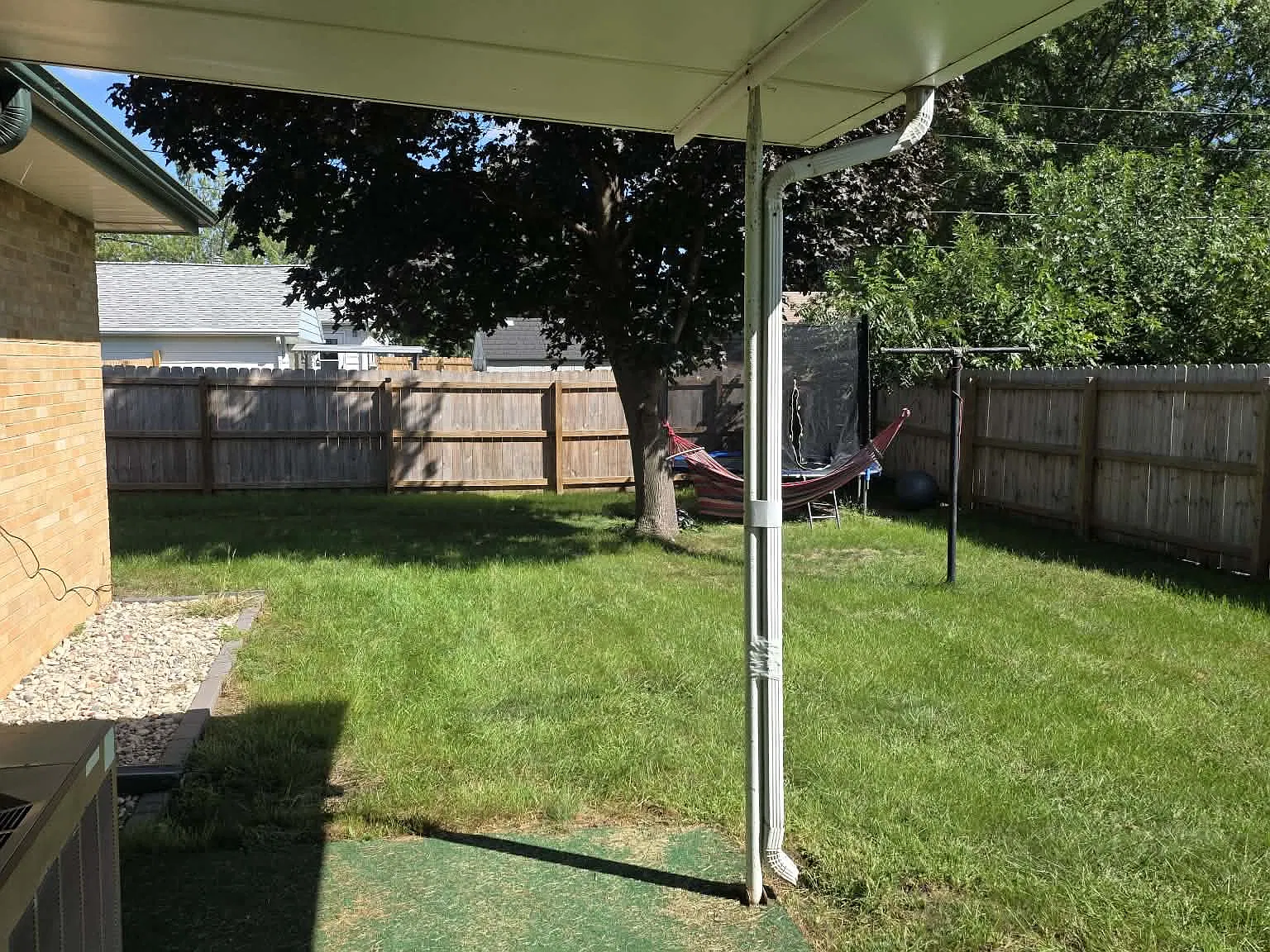 3 bed, 1.5 bath, 2362 sqft, $2,050 — Photo 3