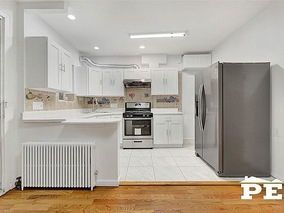 5th image of 3812 Avenue