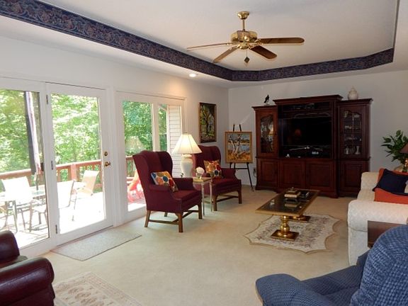 LR w/2 sided fireplace