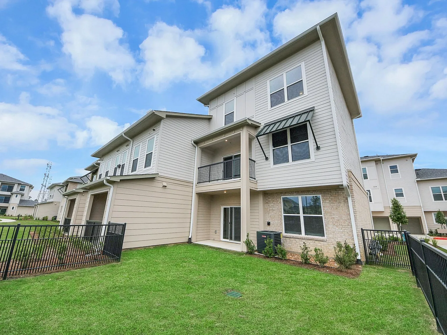 2 bed, 2.5 bath, 1513 sqft, $2,575 — Photo 4