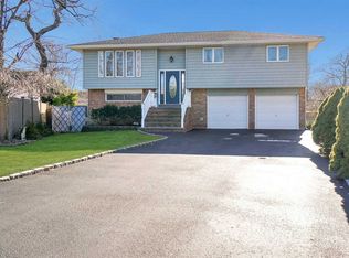 3894 Barbara Ct, Seaford, NY 11783