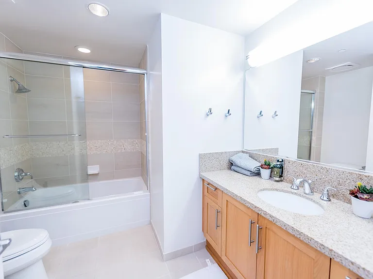 10599 Wilshire Blvd — Photo 27