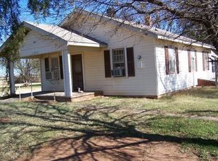 1300 N 29th St, Chickasha, OK 73018