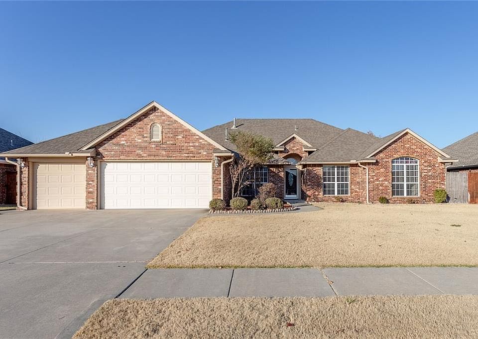 1st image of 2213 Oak Dr