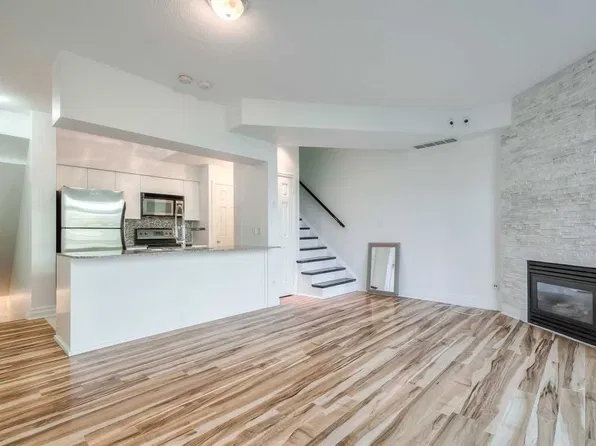 38 Stadium Rd #627, Toronto, ON M5V 3P4