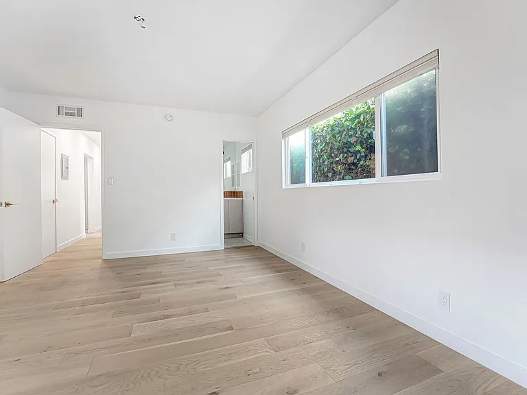 827 15th St - steps to Montana Ave in Santa Monica! — Photo 20