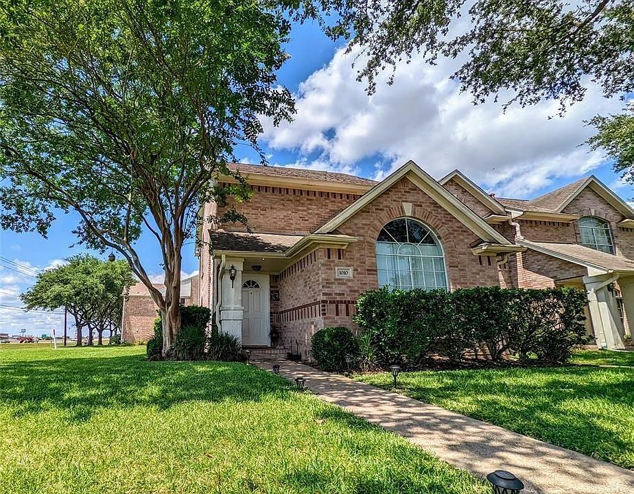 1st image of 1010 Garden Walk Dr