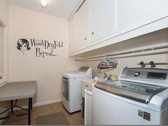 5th image of 40 Meadowhill Ln