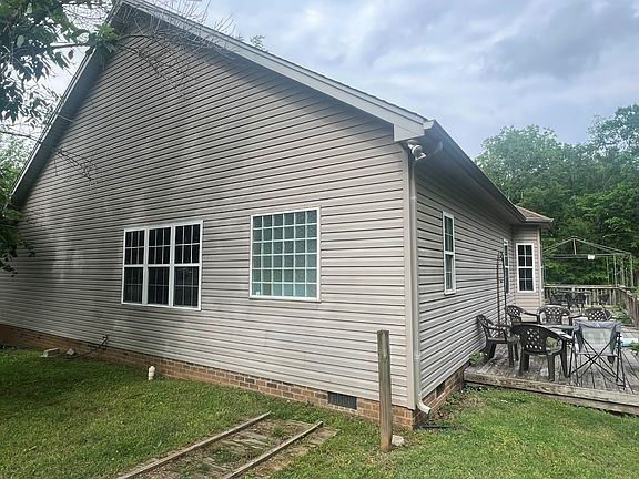 3rd image of 411 Grovewood Dr