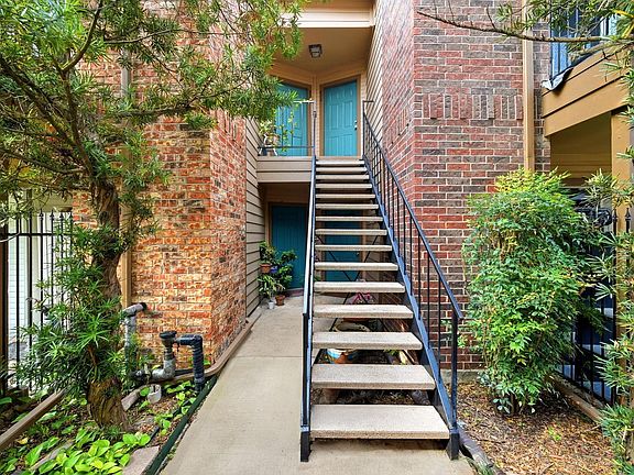 2nd image of 2121 Hepburn St APT 820