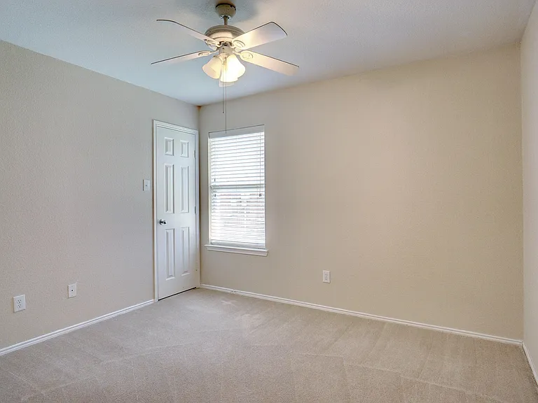 1305 Mountain Peak Dr — Photo 3