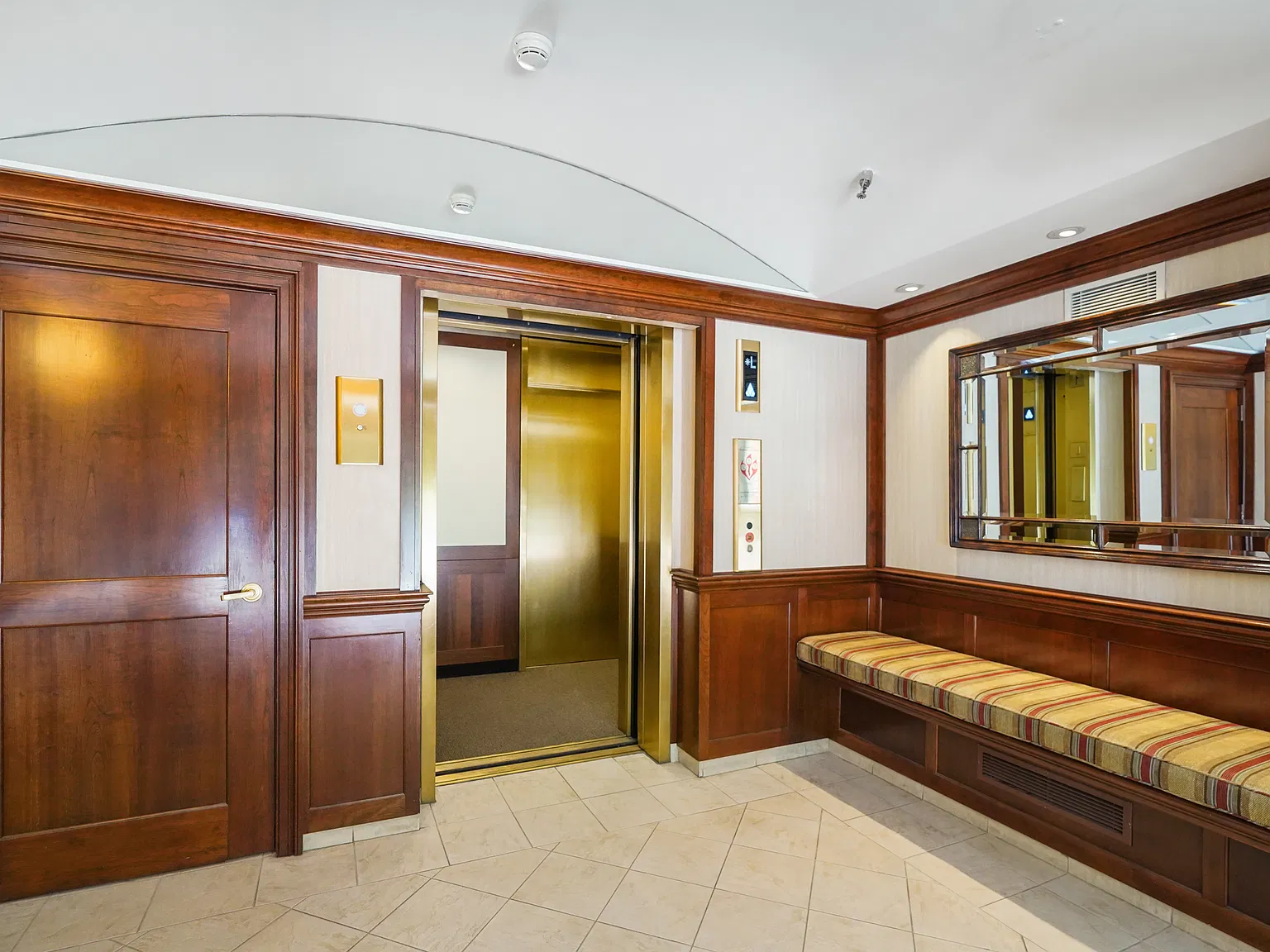 2 bed, 2.5 bath, 2222 sqft, $15,000 — Photo 3