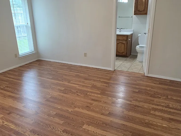huge master suite, with new ceiling fan and flooring