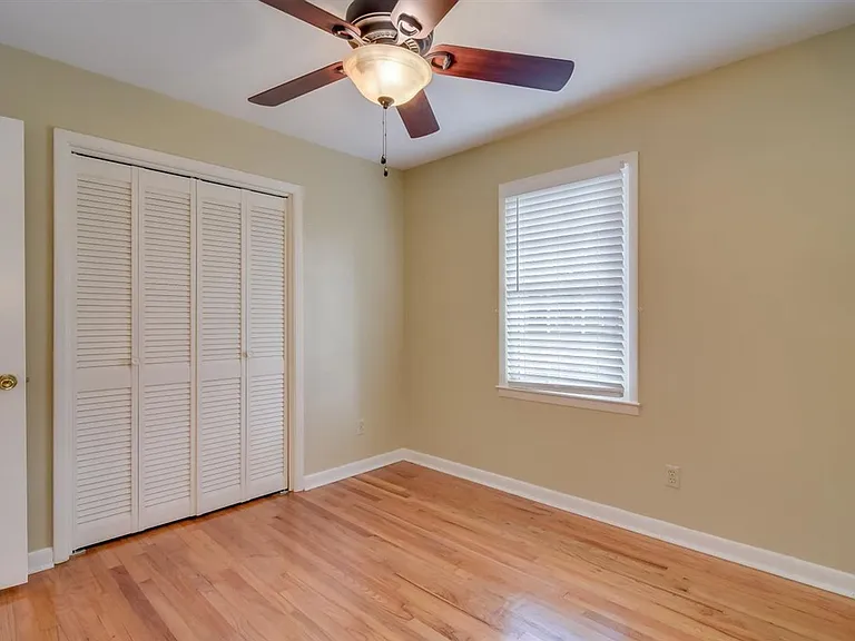 3649 Lynnwood Dr — Photo 23