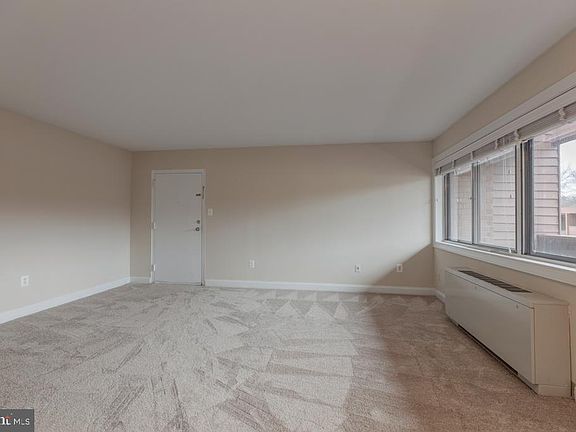5th image of 1506 S George Mason Dr APT 20