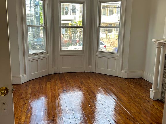 5th image of 37 Armstrong Ave Floor 1