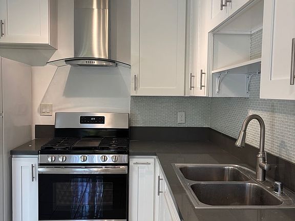 3rd image of 2488 N Beachwood Dr #3