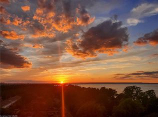 301 Frances Ave #704, Hamilton, ON L8E3W6