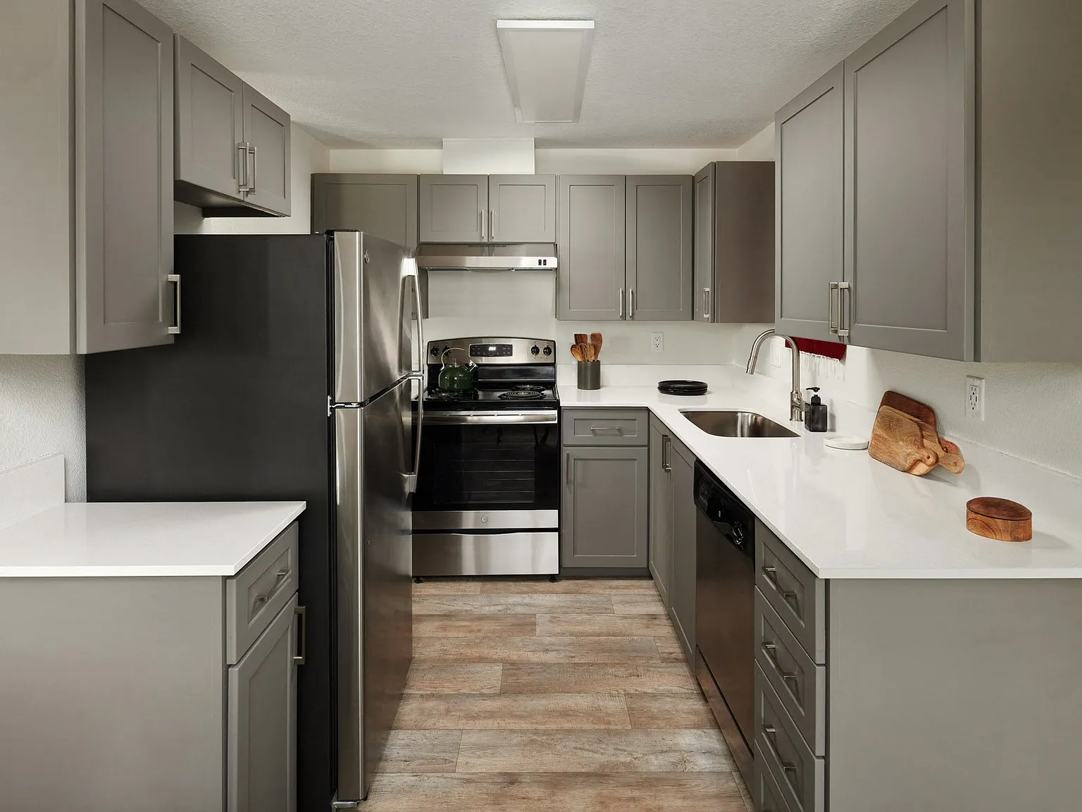 Cedar House — Photo 1