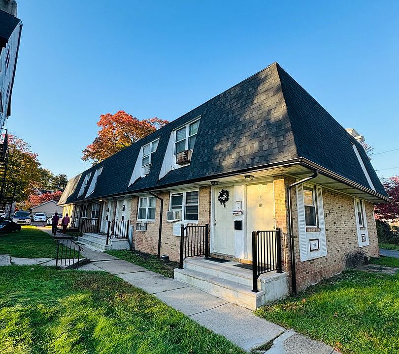 1st image of 190-200 W Milton Ave #8