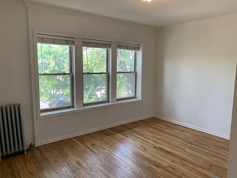 1943 W Chase Ave #2 — Photo 2