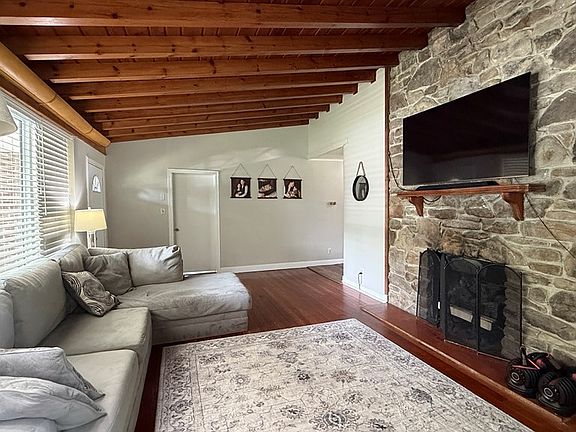 5th image of 1008 Woodlawn Ave