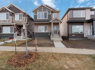 17827 71st St NW, Edmonton, AB T5Z0N5