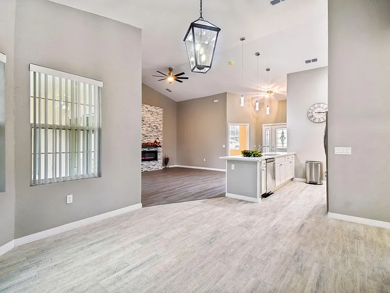 7398 Skylark Dr — Photo 15
