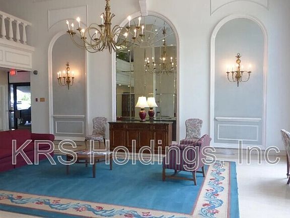 3rd image of 1300 Army Navy Dr APT 506