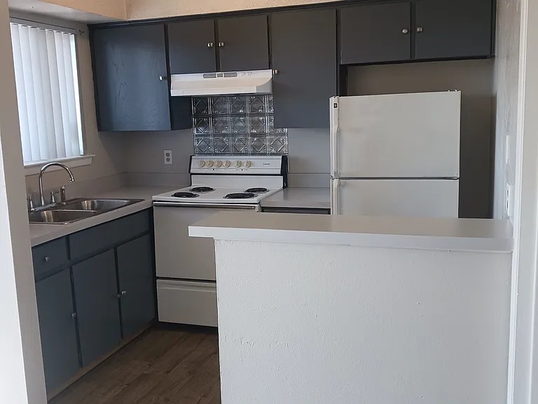 Avalon Meadows Apartments — Photo 1