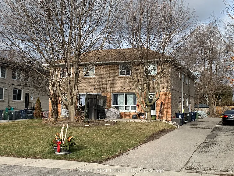 116 Guildwood Pkwy — Photo 2