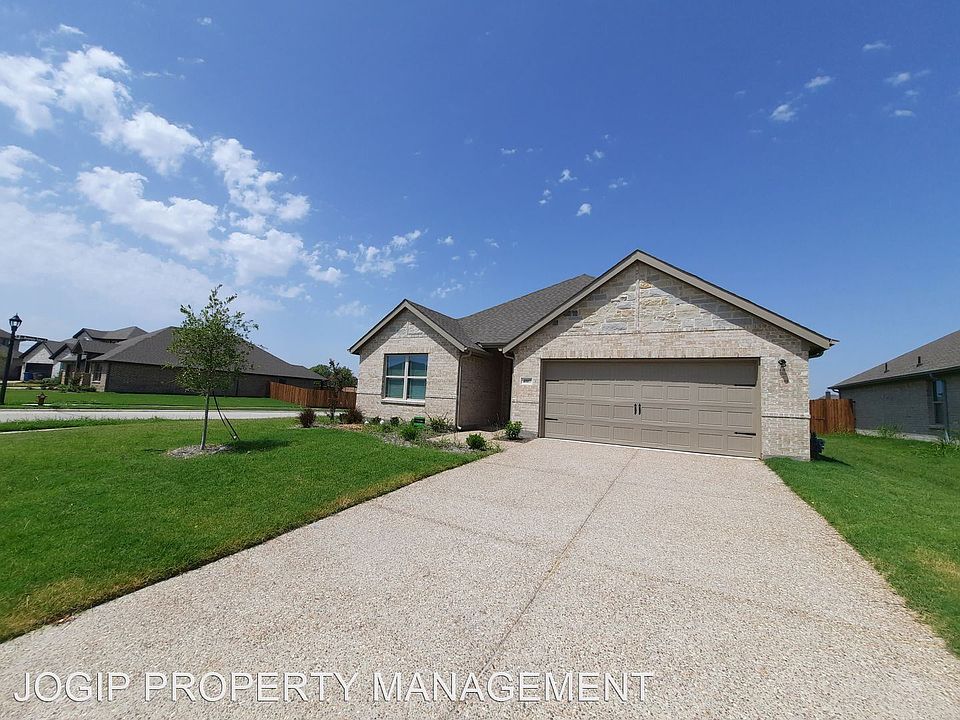 1st image of 4007 Mockingbird Ln