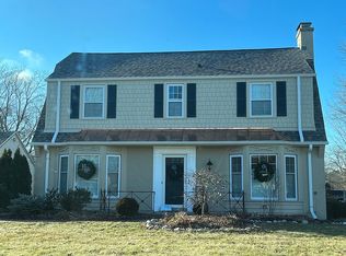 8225 N Whitney Rd, Fox Pt, WI 53217