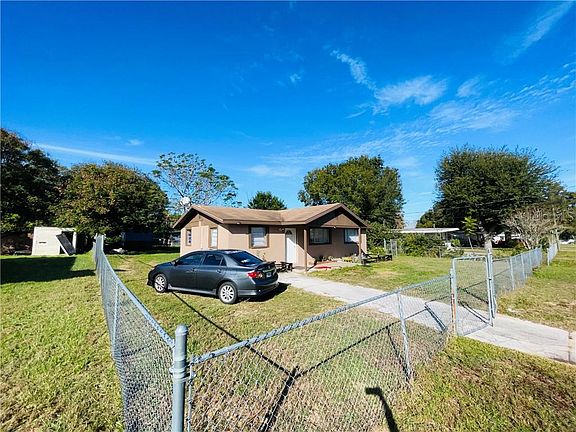3rd image of 215 Palm Dr