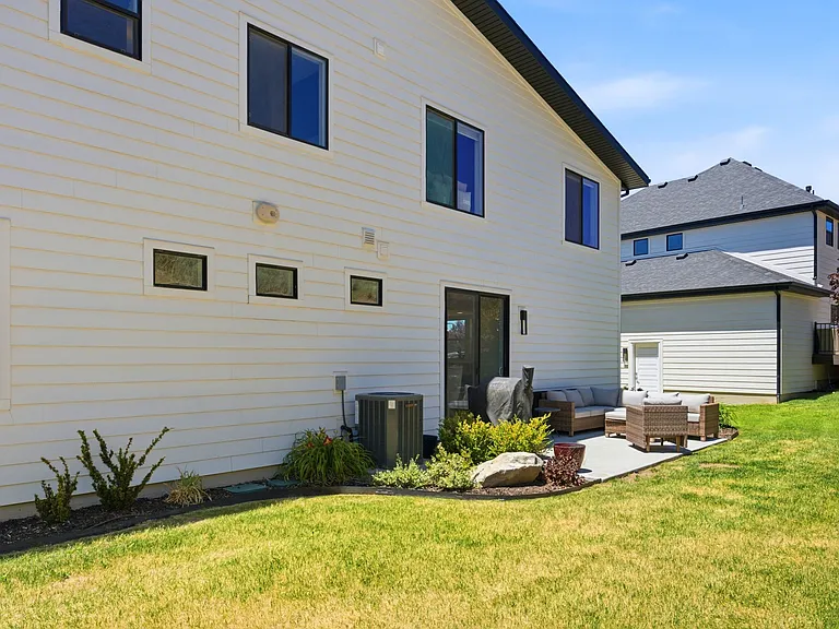 4762 S 1575 E — Photo 46