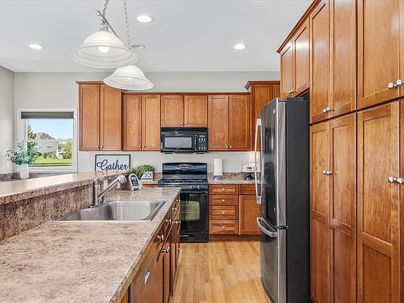 5th image of 531 Birchwood Dr