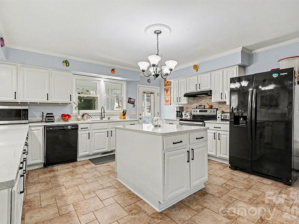 1st image of 135 Old Gregory Ln