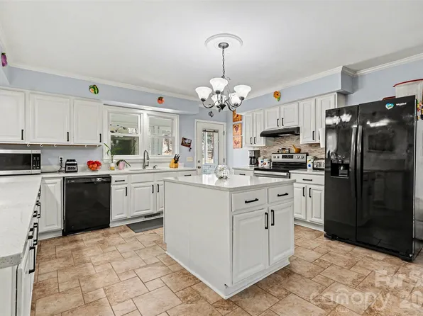 135 Old Gregory Ln, Lancaster, SC 29720