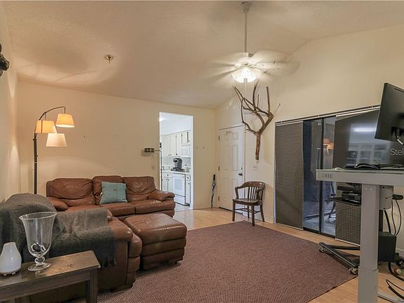 5th image of 16806 Stanza Ct