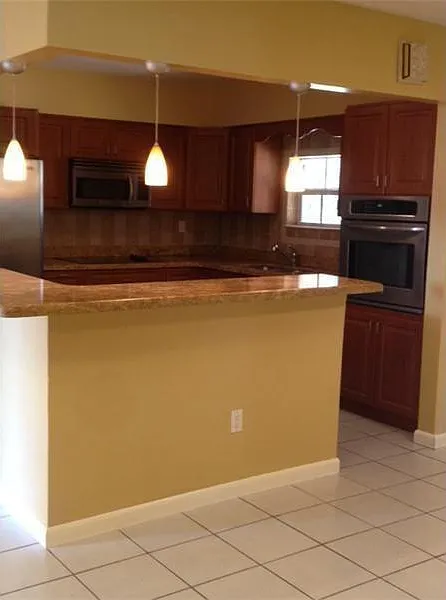 4 bed, 2.0 bath, 1429 sqft, $3,200 — Photo 3