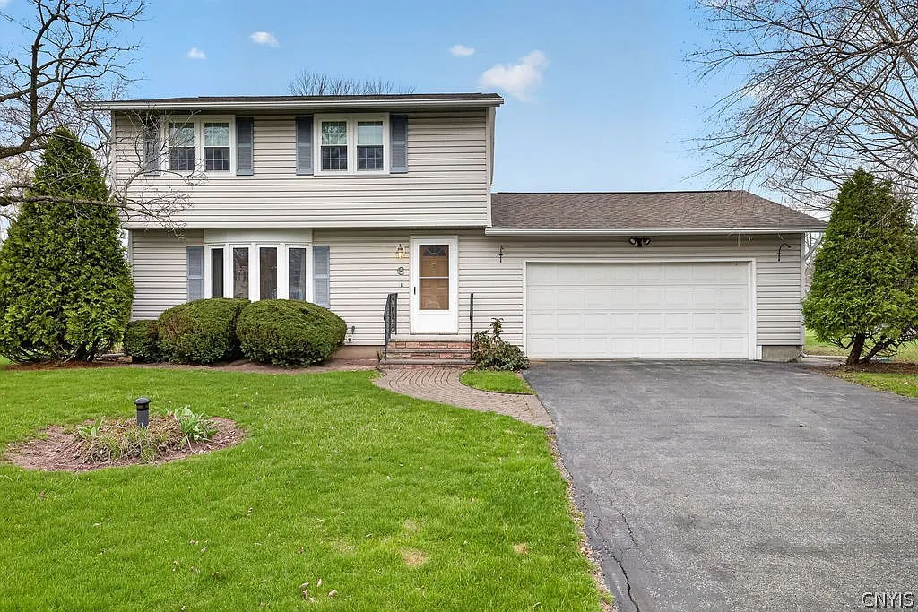 6 Lorraine Cres photo 1